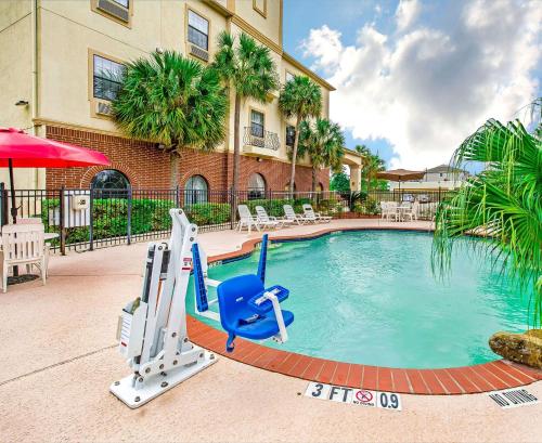 Econo Lodge Inn & Suites Beaumont