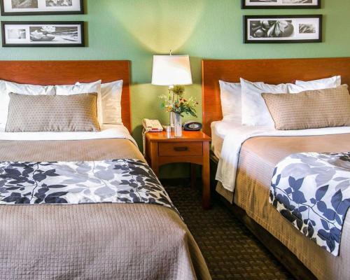 Queen Room with Two Queen Beds - Non-Smoking