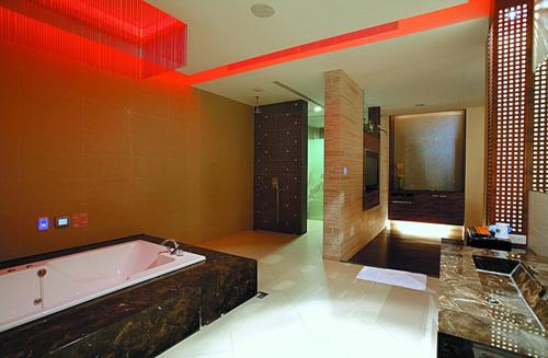 高鐵戀館 (Shantir Motel) in 烏日區