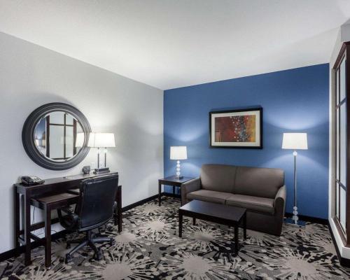 Comfort Suites Greenville - main image