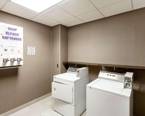 Comfort Suites Greenville - image 2