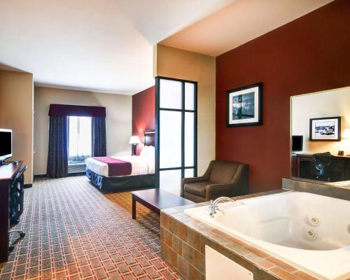 King Suite with Whirlpool