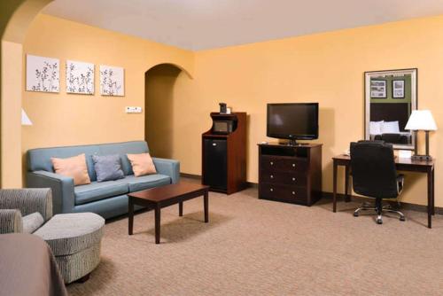 Suite with Sofa Bed image 4
