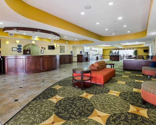 Days Inn & Suites by Wyndham Houston / West Energy Corridor - image 2