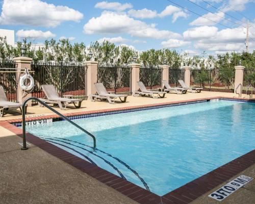 Restwell Inn & Suites I-45 North - image 8