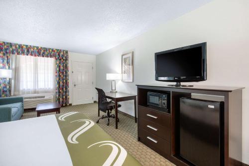 Quality Inn Clute Freeport