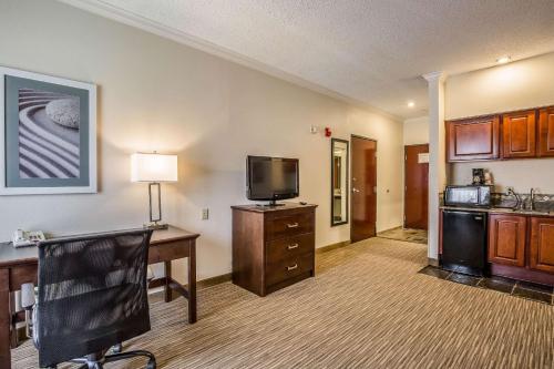 Quality Inn & Suites Seabrook- NASA- Kemah