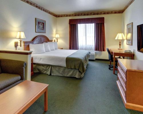 Quality Inn & Suites - Glen Rose