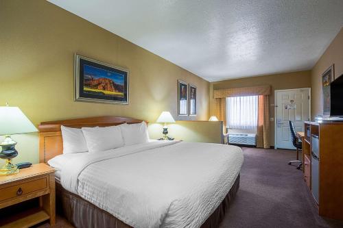 King Suite with Sofa Bed and Spa Bath - Non-Smoking