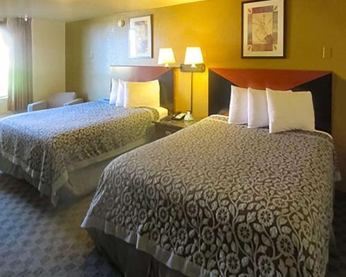 Rose City Inn & Suites