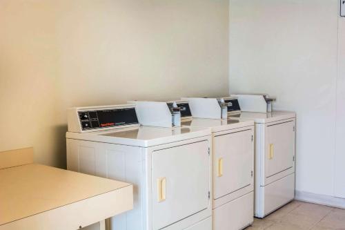 Sleep Inn Lake Wright - image 13