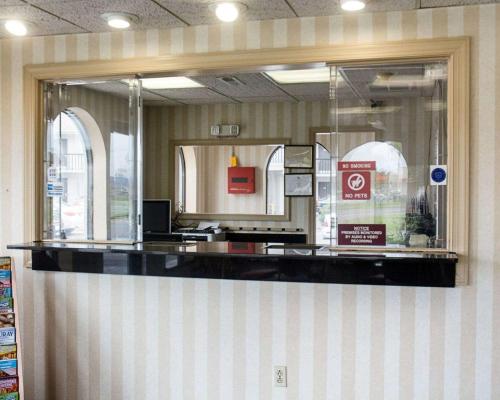 Econo Lodge Chesapeake Route 13 and I-464 in Chesapeake, USA