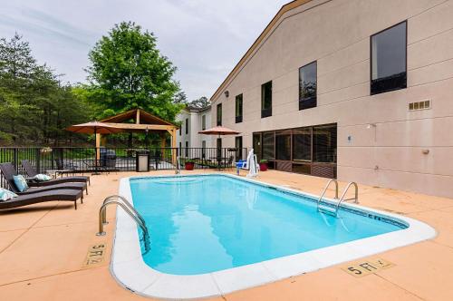 مسبح, Quality Suites Altavista - Lynchburg South in Altavista