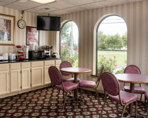 Econo Lodge Chesapeake Route 13 and I-464 in Chesapeake, USA