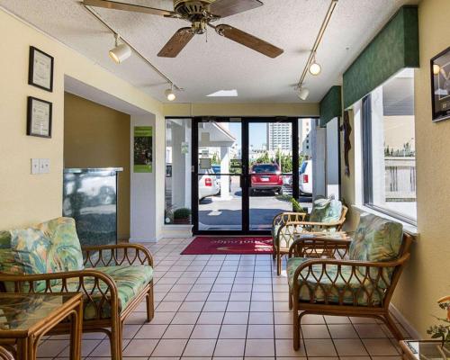Econo Lodge Virginia Beach - image 25