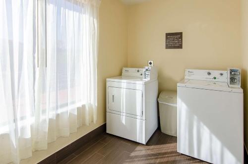 Comfort Suites Wytheville - image 2