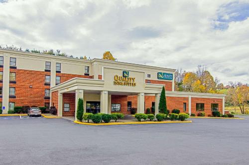 Quality Inn & Suites Lexington near I-64 and I-81 - Hotel - Timber Ridge