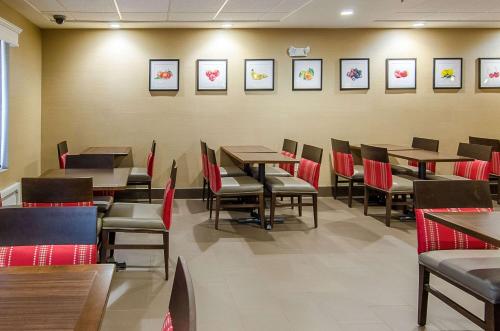 Comfort Suites Wytheville - image 3
