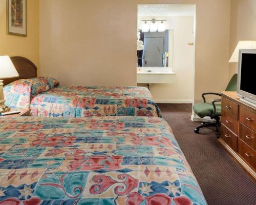 Econo Lodge Colonial Heights I-95 - image 7