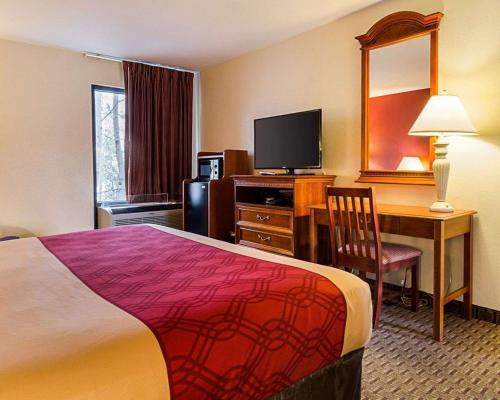 Econo Lodge Richmond - image 7