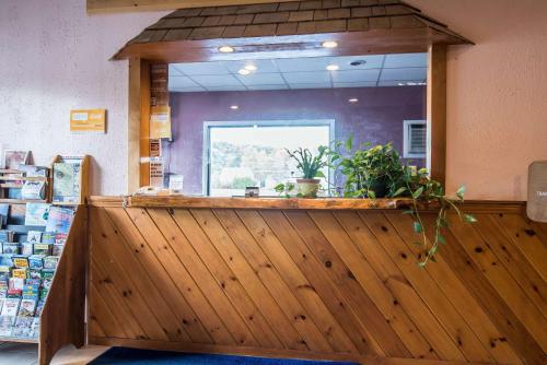 Rodeway Inn - Bellows Falls - image 3