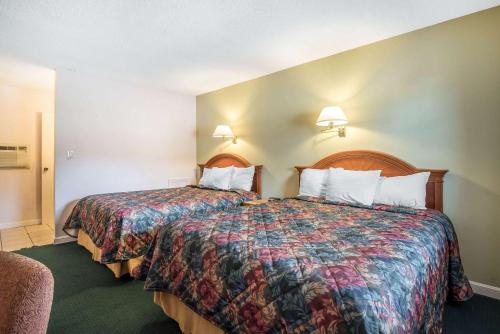 Rodeway Inn - Bellows Falls - image 7