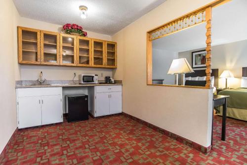 Queen Room with Two Queen Beds and Sofa Bed - Non-Smoking