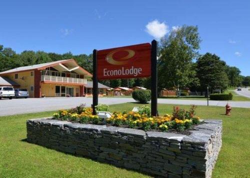 Econo Lodge Manchester Center - image 8
