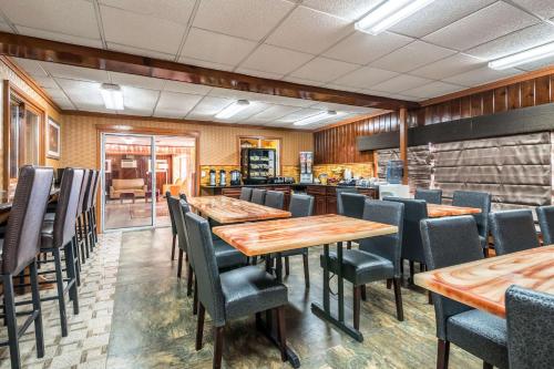 Econo Lodge Rutland City near Hwy 7 – Rutland, VT