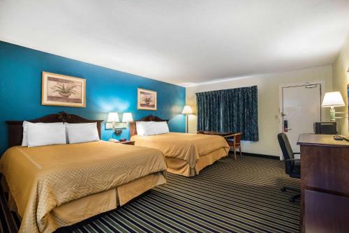 Queen Room with Two Queen Beds - Non-Smoking