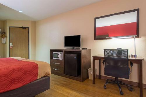 Econo Lodge Buckley - image 8