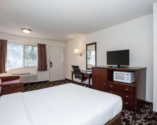 MorningGlory Inn & Suites