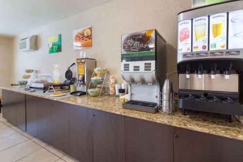 Quality Inn Yakima near State Fair Park - image 2