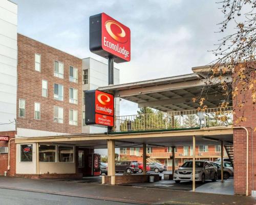 Econo Lodge - Accommodation - Vancouver