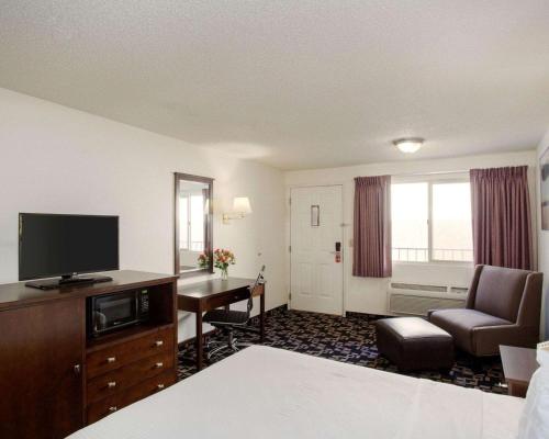 MorningGlory Inn & Suites - image 12