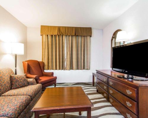 Quality Inn & Suites Stoughton - Madison South