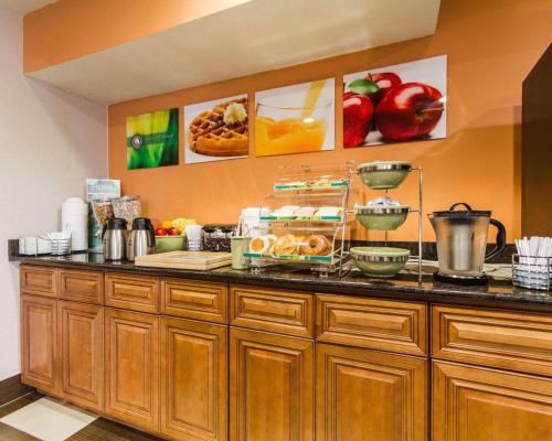 Quality Inn & Suites Stoughton - Madison South