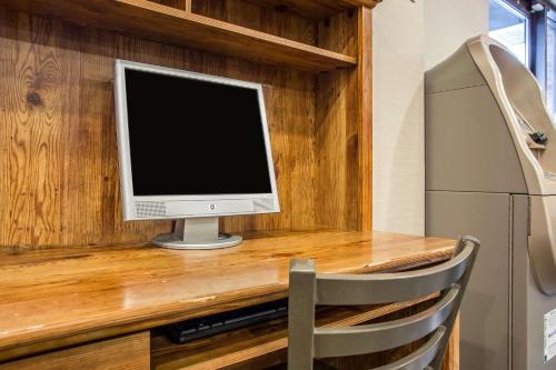 Quality Inn & Suites Marinette - image 3