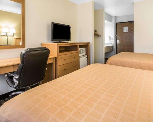 Standard Queen Room with Two Queen Beds - Non-Smoking