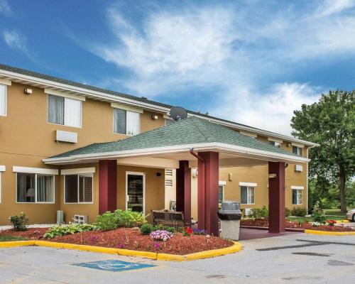 Quality Inn - Accommodation - Manitowoc