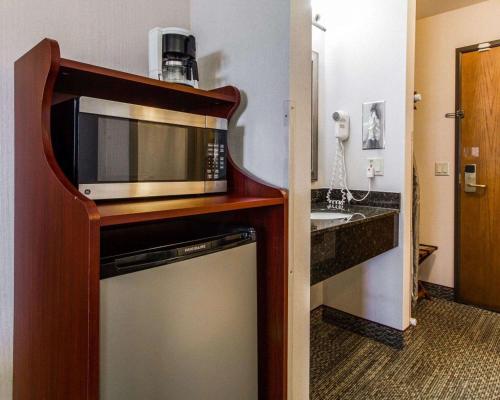 Quality Inn & Suites Stoughton - Madison South