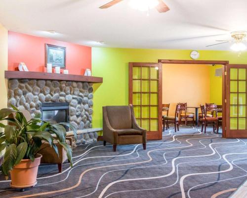 Econo Lodge Inn & Suites Eau Claire