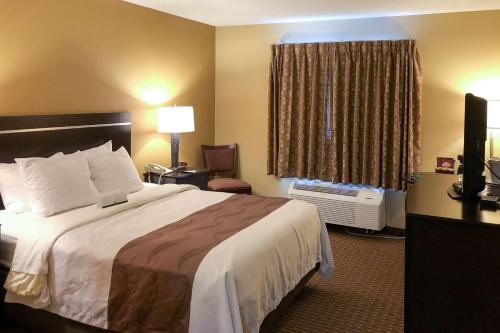Quality Inn&Suites Sun Prairie Madison East - Hotel - Sun Prairie