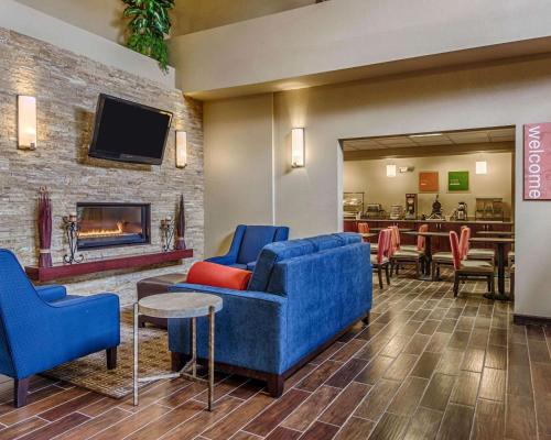 Comfort Inn & Suites Grafton-Cedarburg