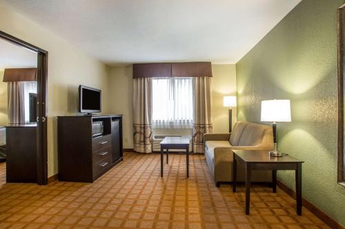 Quality Inn & Suites Marinette