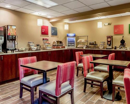 Comfort Inn & Suites Grafton-Cedarburg - image 7