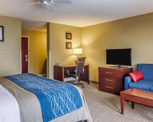 Comfort Inn & Suites Grafton-Cedarburg