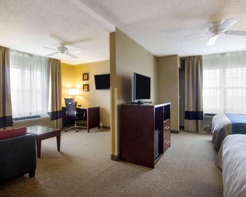 Comfort Inn & Suites Grafton-Cedarburg