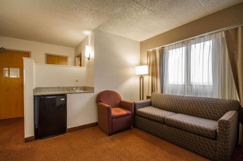 Comfort Inn & Suites Madison - Airport