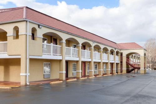 Econo Lodge Huntington - Barboursville University Area